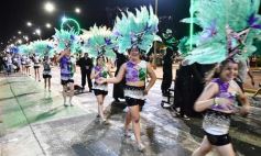 Foto de la galería: Con gran energía estudiantil y la hinchada a pleno: la estudiantina vivió su última noche de calle