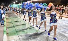 Foto de la galería: Con gran energía estudiantil y la hinchada a pleno: la estudiantina vivió su última noche de calle