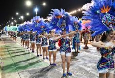 Foto de la galería: Con gran energía estudiantil y la hinchada a pleno: la estudiantina vivió su última noche de calle
