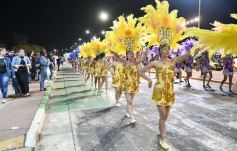 Foto de la galería: Con gran energía estudiantil y la hinchada a pleno: la estudiantina vivió su última noche de calle