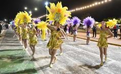 Foto de la galería: Con gran energía estudiantil y la hinchada a pleno: la estudiantina vivió su última noche de calle