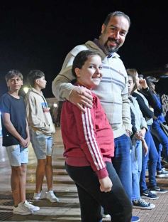 Foto de la galería: Con gran energía estudiantil y la hinchada a pleno: la estudiantina vivió su última noche de calle