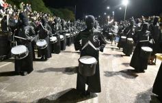 Foto de la galería: Con gran energía estudiantil y la hinchada a pleno: la estudiantina vivió su última noche de calle