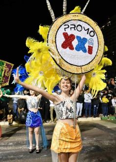 Foto de la galería: Con gran energía estudiantil y la hinchada a pleno: la estudiantina vivió su última noche de calle