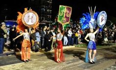 Foto de la galería: Con gran energía estudiantil y la hinchada a pleno: la estudiantina vivió su última noche de calle