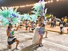 Foto de la galería: Con gran energía estudiantil y la hinchada a pleno: la estudiantina vivió su última noche de calle