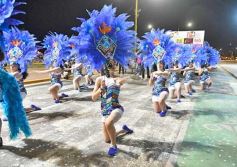 Foto de la galería: Con gran energía estudiantil y la hinchada a pleno: la estudiantina vivió su última noche de calle