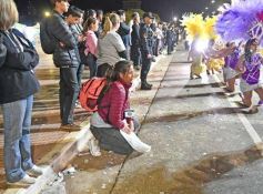 Foto de la galería: Con gran energía estudiantil y la hinchada a pleno: la estudiantina vivió su última noche de calle