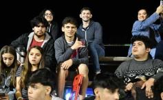 Foto de la galería: Con gran energía estudiantil y la hinchada a pleno: la estudiantina vivió su última noche de calle