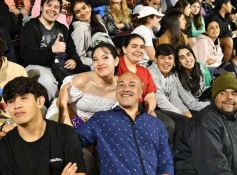 Foto de la galería: Con gran energía estudiantil y la hinchada a pleno: la estudiantina vivió su última noche de calle