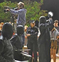 Foto de la galería: Con gran energía estudiantil y la hinchada a pleno: la estudiantina vivió su última noche de calle