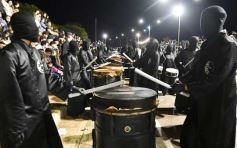 Foto de la galería: Con gran energía estudiantil y la hinchada a pleno: la estudiantina vivió su última noche de calle