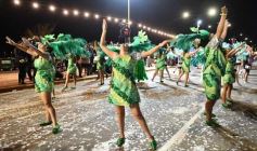 Foto de la galería: Con gran energía estudiantil y la hinchada a pleno: la estudiantina vivió su última noche de calle