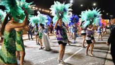 Foto de la galería: Con gran energía estudiantil y la hinchada a pleno: la estudiantina vivió su última noche de calle