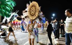 Foto de la galería: Con gran energía estudiantil y la hinchada a pleno: la estudiantina vivió su última noche de calle