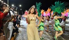 Foto de la galería: Con gran energía estudiantil y la hinchada a pleno: la estudiantina vivió su última noche de calle
