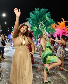 Foto de la galería: Con gran energía estudiantil y la hinchada a pleno: la estudiantina vivió su última noche de calle