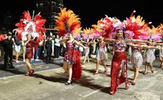 Foto de la galería: Con gran energía estudiantil y la hinchada a pleno: la estudiantina vivió su última noche de calle