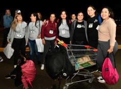 Foto de la galería: Con gran energía estudiantil y la hinchada a pleno: la estudiantina vivió su última noche de calle