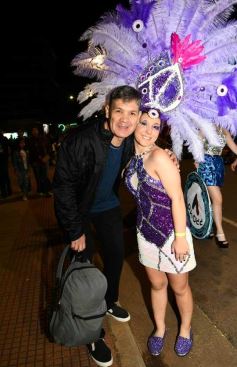 Foto de la galería: Con gran energía estudiantil y la hinchada a pleno: la estudiantina vivió su última noche de calle