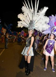 Foto de la galería: Con gran energía estudiantil y la hinchada a pleno: la estudiantina vivió su última noche de calle