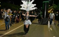 Foto de la galería: Con gran energía estudiantil y la hinchada a pleno: la estudiantina vivió su última noche de calle