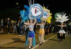 Foto de la galería: Con gran energía estudiantil y la hinchada a pleno: la estudiantina vivió su última noche de calle