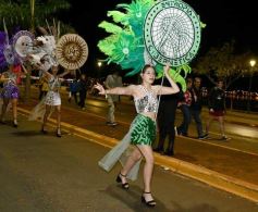 Foto de la galería: Con gran energía estudiantil y la hinchada a pleno: la estudiantina vivió su última noche de calle