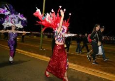 Foto de la galería: Con gran energía estudiantil y la hinchada a pleno: la estudiantina vivió su última noche de calle