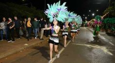Foto de la galería: Con gran energía estudiantil y la hinchada a pleno: la estudiantina vivió su última noche de calle