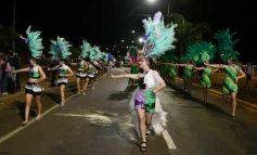 Foto de la galería: Con gran energía estudiantil y la hinchada a pleno: la estudiantina vivió su última noche de calle