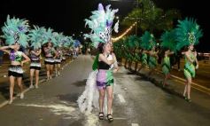 Foto de la galería: Con gran energía estudiantil y la hinchada a pleno: la estudiantina vivió su última noche de calle