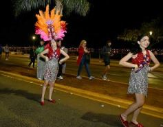 Foto de la galería: Con gran energía estudiantil y la hinchada a pleno: la estudiantina vivió su última noche de calle