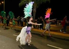 Foto de la galería: Con gran energía estudiantil y la hinchada a pleno: la estudiantina vivió su última noche de calle