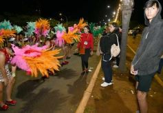 Foto de la galería: Con gran energía estudiantil y la hinchada a pleno: la estudiantina vivió su última noche de calle