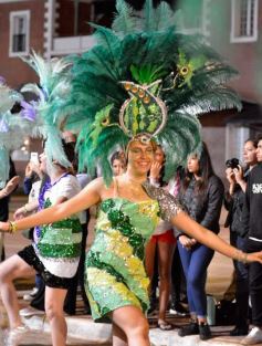 Foto de la galería: Con gran energía estudiantil y la hinchada a pleno: la estudiantina vivió su última noche de calle