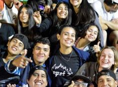 Foto de la galería: Con gran energía estudiantil y la hinchada a pleno: la estudiantina vivió su última noche de calle
