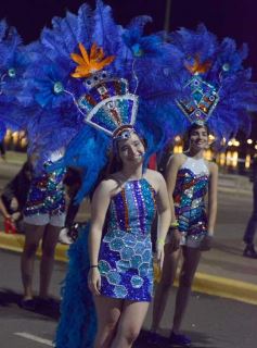 Foto de la galería: Con gran energía estudiantil y la hinchada a pleno: la estudiantina vivió su última noche de calle