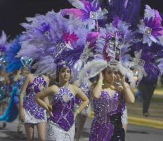 Foto de la galería: Con gran energía estudiantil y la hinchada a pleno: la estudiantina vivió su última noche de calle