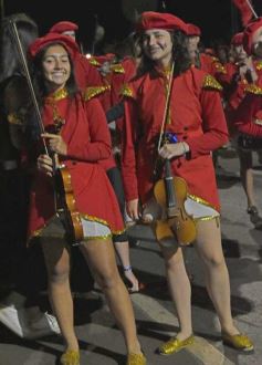 Foto de la galería: Estudiantina: otras postales que dejó la cuarta noche en la costanera