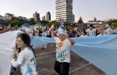Foto de la galería: Estudiantina: otras postales que dejó la cuarta noche en la costanera
