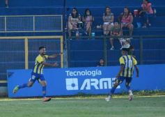 Foto de la galería: Con goleada en casa los auriazules sumaron su primer triunfo en el Regional Amateur