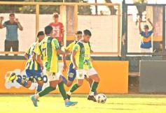 Foto de la galería: Con goleada en casa los auriazules sumaron su primer triunfo en el Regional Amateur