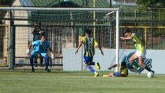 Foto de la galería: Con goleada en casa los auriazules sumaron su primer triunfo en el Regional Amateur