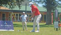 Foto de la galería: Abierto de Golf: el título en la tierra colorada fue para el puntano Puma Domínguez