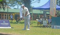 Foto de la galería: Abierto de Golf: el título en la tierra colorada fue para el puntano Puma Domínguez