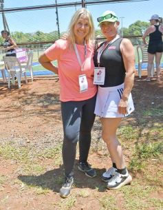 Foto de la galería: Las chicas del Hockey Nacional hicieron rodar la bocha en la capital misionera