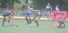 Foto de la galería: Las chicas del Hockey Nacional hicieron rodar la bocha en la capital misionera