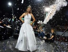 Foto de la galería: Show de Scolas: con un público colmado los estudiantes se despidieron de la estudiantina posadeña