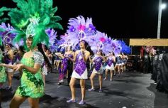Foto de la galería: Show de Scolas: con un público colmado los estudiantes se despidieron de la estudiantina posadeña